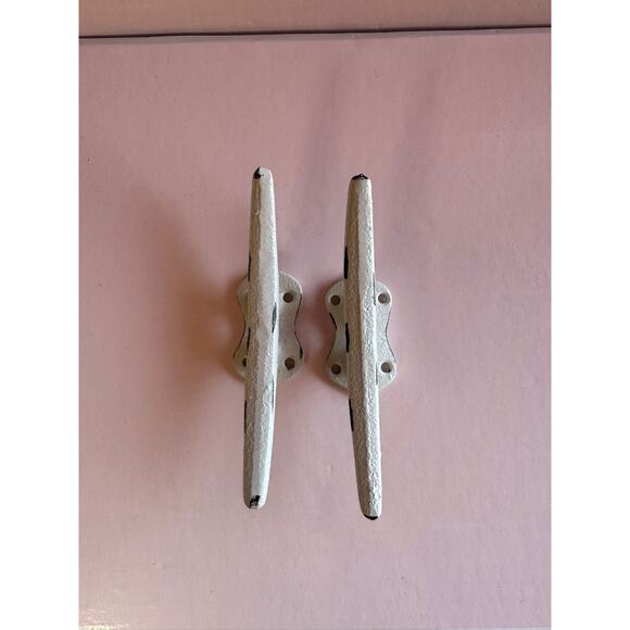 2 CLEAT NAUTICAL WALL HOOKS CAST IRON DRAWER PULL BOAT COAT DISTRESSED WHITE - Picture 3 of 5
